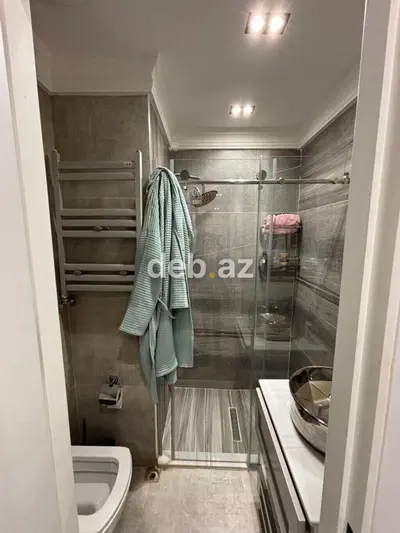 Ağ şəhər, 3 otaqlı, Yeni tikili, 126 kv. m — kiçik şəkil 2