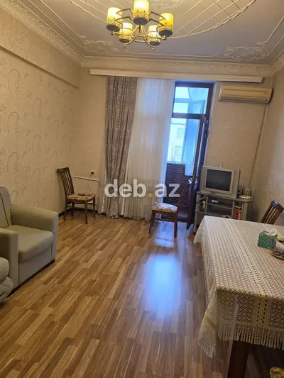 Qorodok naprotiv Evropa otel 
5/3 stalinka 
2 komanti 
sredniy remont — kiçik şəkil 10