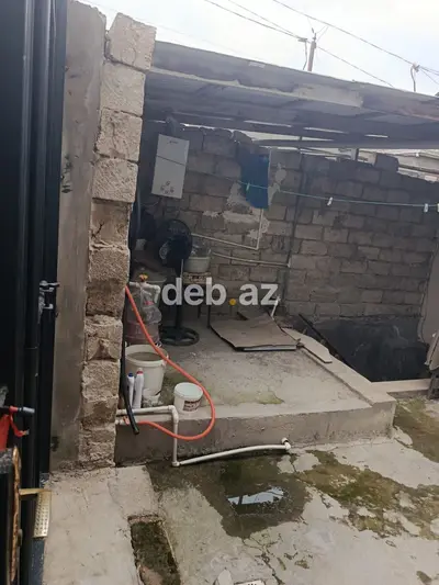 Həyət evi – geniş həyət qapısı və hasarla çevrili sahə. köhnə Suraxanı — kiçik şəkil 4