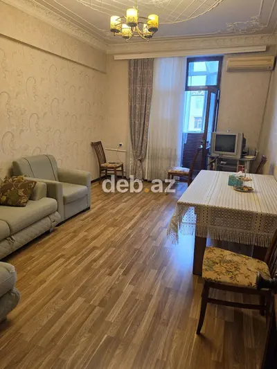 Qorodok naprotiv Evropa otel 
5/3 stalinka 
2 komanti 
sredniy remont — kiçik şəkil 11