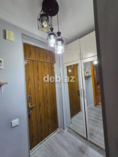 Nərimanovda (Montin) Metroya 7 dəqiqəlik! 1 otaqdan 2 otağa düzəlmiş, tam əşyalı mənzil satılır — Abad həyət, məktəb və bağça yanı! — kiçik şəkil 9