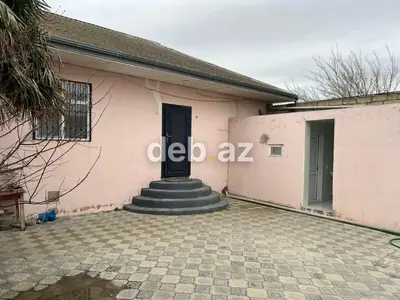 Satış üçün həyət evi. Şəkillərdən göründüyü kimi ev hasarlanmış həyətə — kiçik şəkil 10