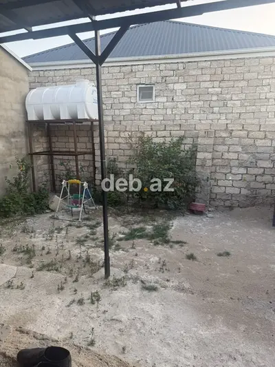 Ev çilegerde yerleşir. Hal hazırda yaşayış var. 131 nömreli marşurut — kiçik şəkil 6