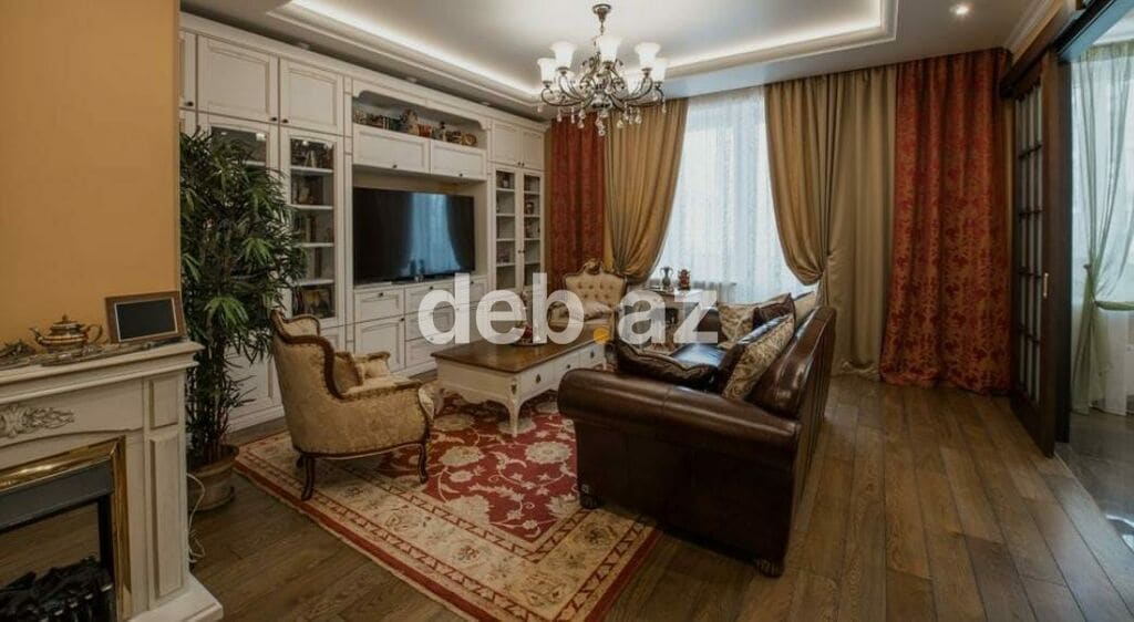 Bakı, 5-ci mikrorayon, 3 otaqlı, Köhnə tikili, m. Memar Əcəmi, 111 kv. m — Bakı