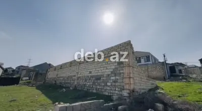 Qazaxda! Yaşayışlı məhəllədə, 3 tərəfi hörülmüş, tikintiyə hazır bünövrəli və komunikasiyalı torpaq sahəsi satılır! — kiçik şəkil 4