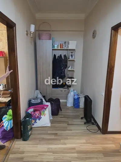 Qorodok naprotiv Evropa otel 
5/3 stalinka 
2 komanti 
sredniy remont — kiçik şəkil 2