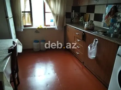 Yevlax şəhəri, Nizami prospekti — polis şöbəsinə yaxın ərazidə. 2 — kiçik şəkil 3