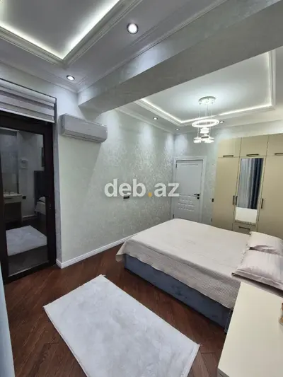 Mənzilin təsviri - Şəhər panoramalı geniş balkon: gecə işıqlı park və — kiçik şəkil 2