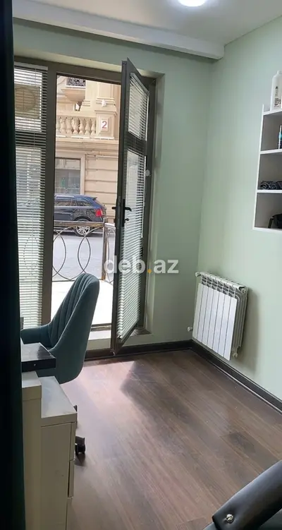 В престижном районе Баилова, напротив Дворца водных игр, в салоне — kiçik şəkil 4