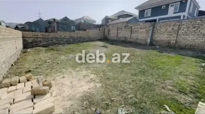 Qazaxda! Yaşayışlı məhəllədə, 3 tərəfi hörülmüş, tikintiyə hazır bünövrəli və komunikasiyalı torpaq sahəsi satılır! — kiçik şəkil 2