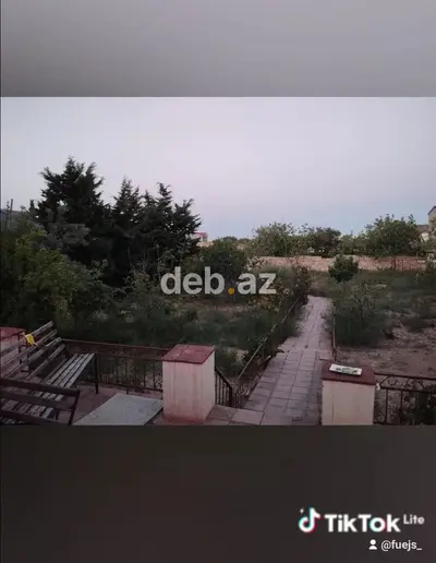 Satılır: həyət evi və torpaq sahəsi - Geniş zal: böyük pəncərələr — kiçik şəkil 6