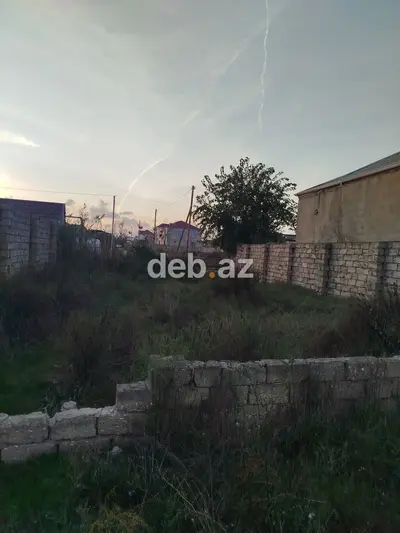 Bakıda! Hasarlı, rahat girişli 2 sot torpaq sahəsi satılır — Yaşayışlı məhəllədə, kommunikasiyaları hazır! — kiçik şəkil 3