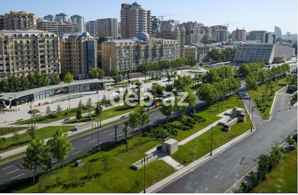 SATILIR – Qış parkının yaxınlığında 250 m², 7 otaqlı geniş mənzil — şəkil 1