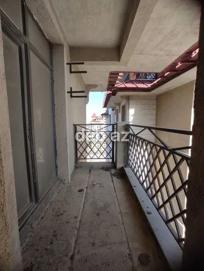 Qara Qarayev metrosunun çıxışı . Rahatlığın məkanı tikinti şirkəti — kiçik şəkil 13