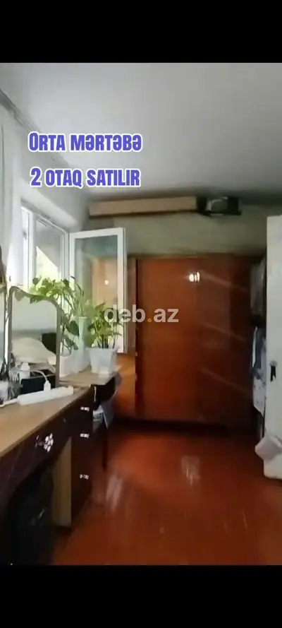 Orta mərtəbədə yerləşən 2 otaqlı mənzil satılır. Planlaşdırma: — kiçik şəkil 2