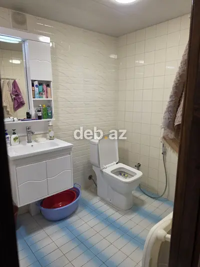 Qorodok naprotiv Evropa otel 
5/3 stalinka 
2 komanti 
sredniy remont — kiçik şəkil 7