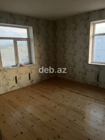 Satılır: Həyət evi - Bir mərtəbəli, ağ fasadlı ev, qırmızı metal dam — kiçik şəkil 4