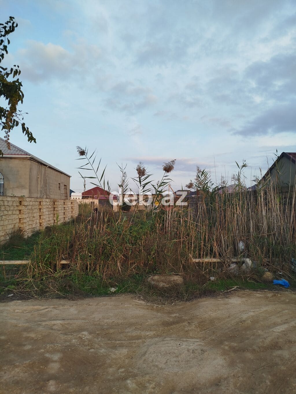 Bakıda! Hasarlı, rahat girişli 2 sot torpaq sahəsi satılır — Yaşayışlı məhəllədə, kommunikasiyaları hazır! — şəkil 1