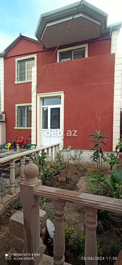 Corat qəsəbəsində 2 sotda 2 mərtəbəli, 4 otaqlı həyət evi satılır — kiçik şəkil 2