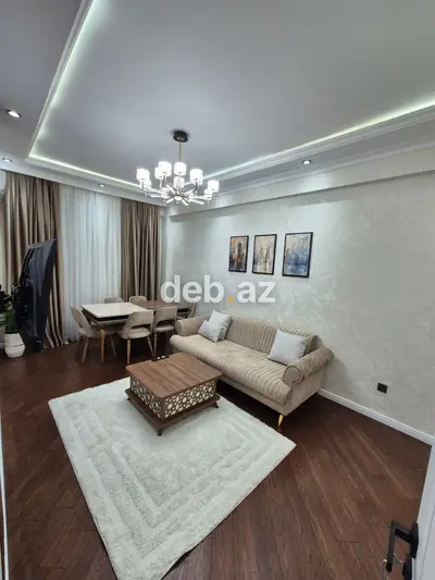 Mənzilin təsviri - Şəhər panoramalı geniş balkon: gecə işıqlı park və — kiçik şəkil 4
