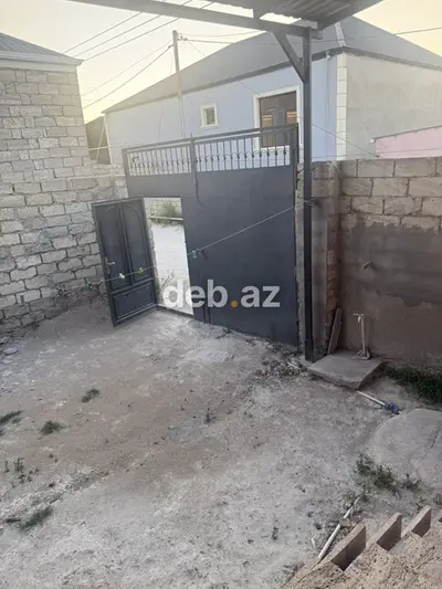 Ev çilegerde yerleşir. Hal hazırda yaşayış var. 131 nömreli marşurut — kiçik şəkil 5