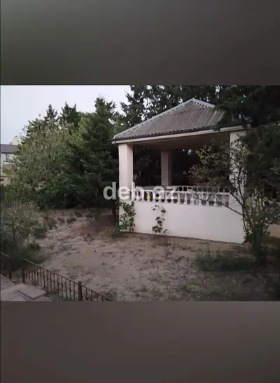 Satılır: həyət evi və torpaq sahəsi - Geniş zal: böyük pəncərələr — kiçik şəkil 8