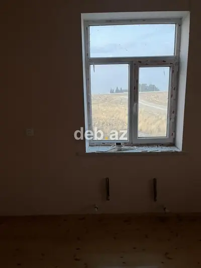 Satılır: Həyət evi - Bir mərtəbəli, ağ fasadlı ev, qırmızı metal dam — kiçik şəkil 10