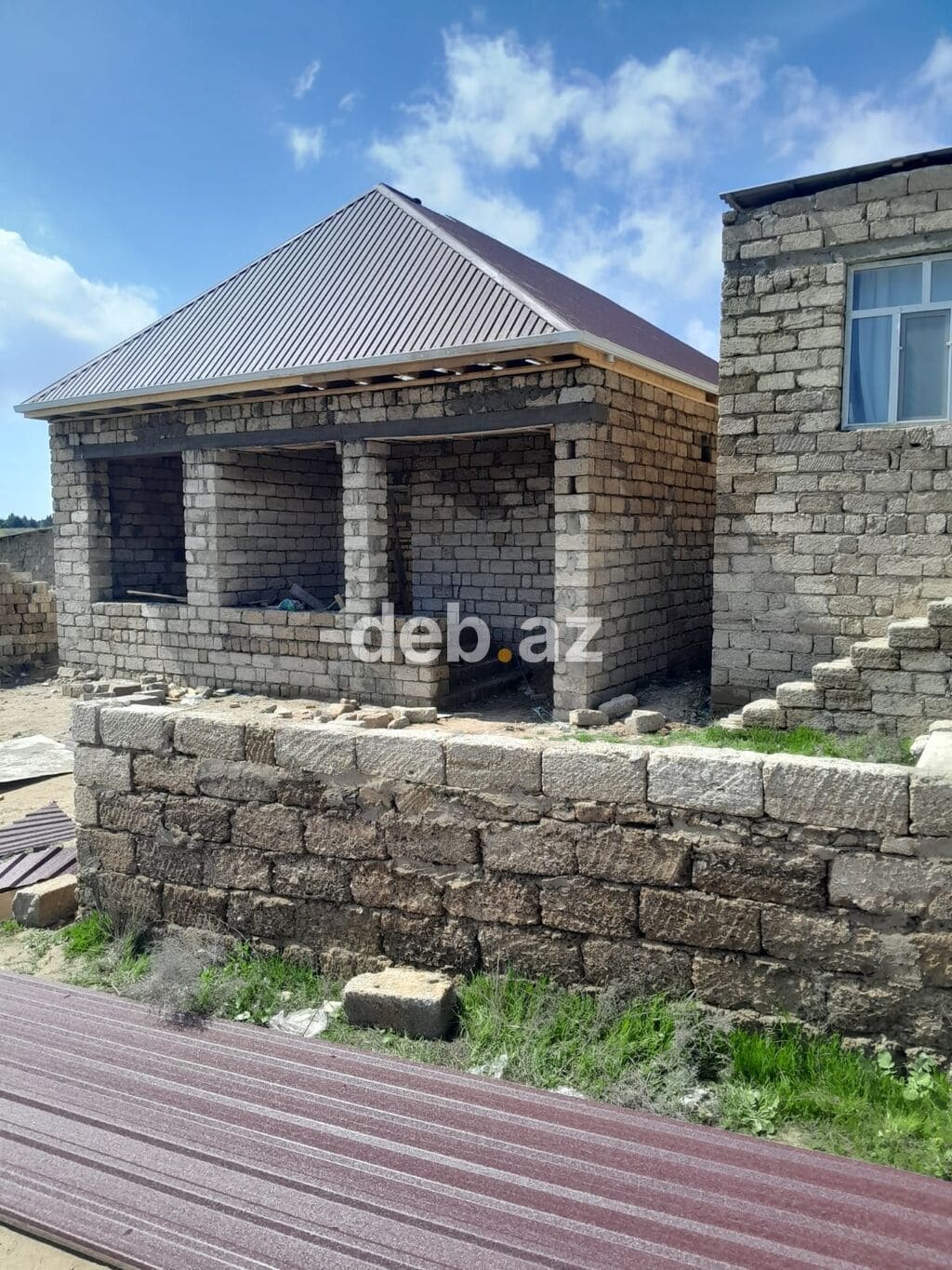 1 mərtəbəli yarıtikili fərdi ev karkası - Material: təbii daş/kərpic — Xəzər, Bakı