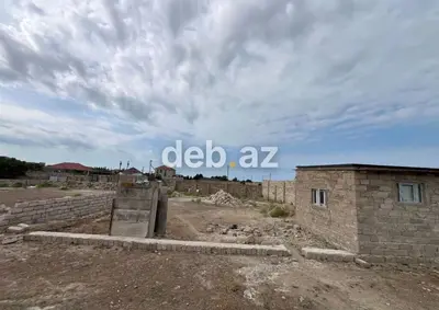 Bakı, Sabunçu rayonunda Tikintiyə Hazır! Yaşayış təyinatlı, hasarlı, bünövrəsi və kommunikasiyası olan torpaq sahəsi satılır — kiçik şəkil 1