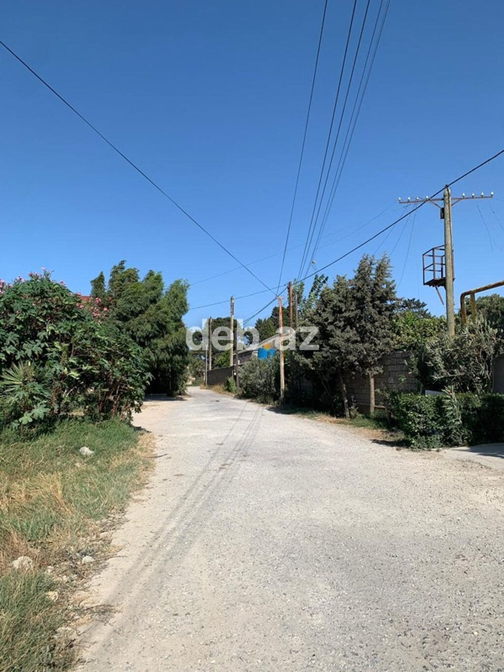 Torpaq sahəsi satılır – yaşayış məhəlləsində. Xüsusiyyətlər: - Məkan — şəkil 1