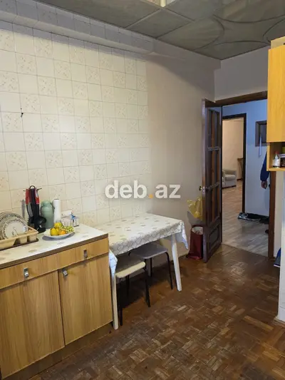 Qorodok naprotiv Evropa otel 
5/3 stalinka 
2 komanti 
sredniy remont — kiçik şəkil 4