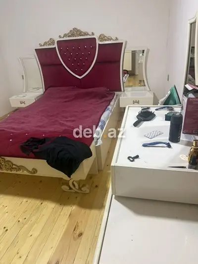 Ev çilegerde yerleşir. Hal hazırda yaşayış var. 131 nömreli marşurut — kiçik şəkil 15