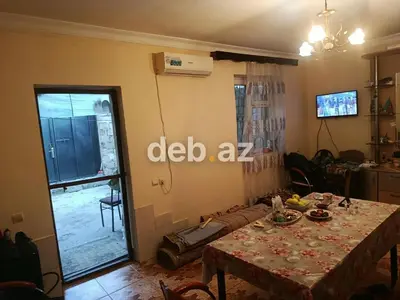Həyət evi – geniş həyət qapısı və hasarla çevrili sahə. köhnə Suraxanı — kiçik şəkil 2