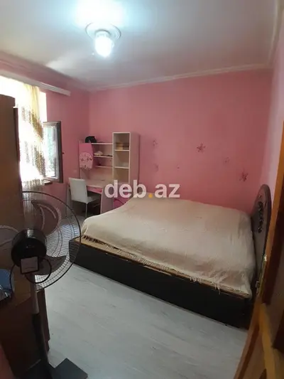 Ev Xirdalanda tam merkezde yerlesir,2 ve 9 sayli mektebin tam — kiçik şəkil 2