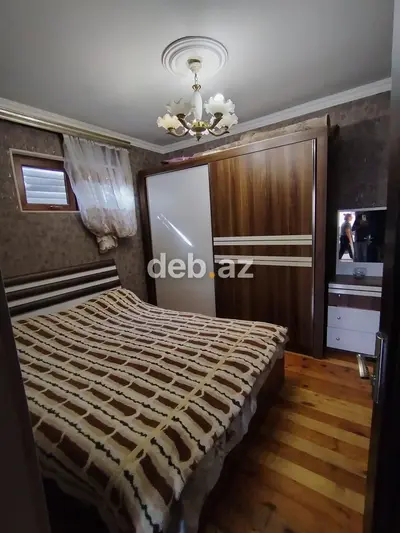 Hovlulu həyət evi - Dəmir darvazalı giriş, hündür hasarlı həyət — kiçik şəkil 6