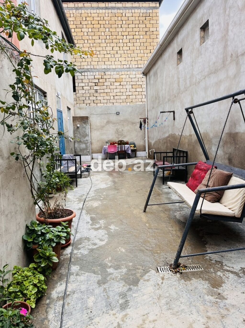 Satılır/icarəyə verilən həyət evi - 2 mərtəbəli tikili, geniş işıqlı — şəkil 1