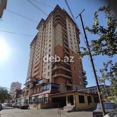 Qara Qarayev metrosunun çıxışı . Rahatlığın məkanı tikinti şirkəti — kiçik şəkil 1