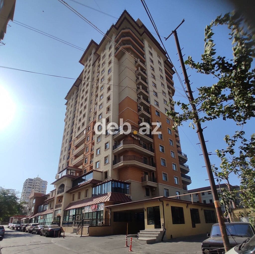 Qara Qarayev metrosunun çıxışı . Rahatlığın məkanı tikinti şirkəti — şəkil 1