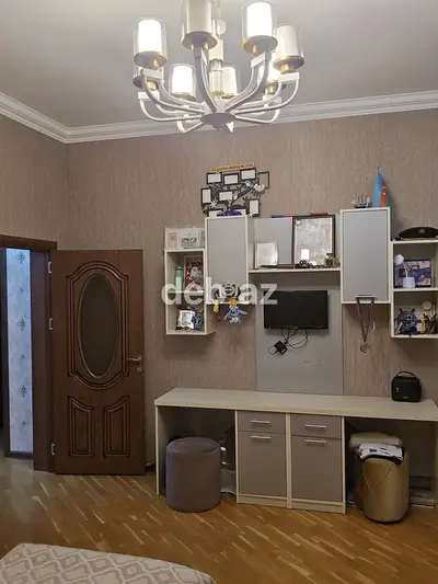 Satılır – geniş həyət evi - Üç mərtəbəli, mansardlı mülk. - Fasadda — kiçik şəkil 13