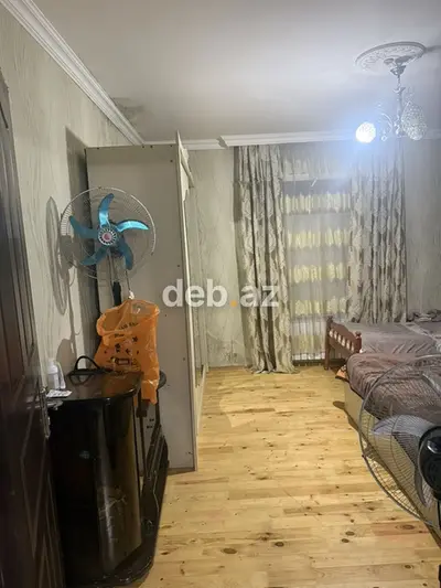 Ev çilegerde yerleşir. Hal hazırda yaşayış var. 131 nömreli marşurut — kiçik şəkil 4