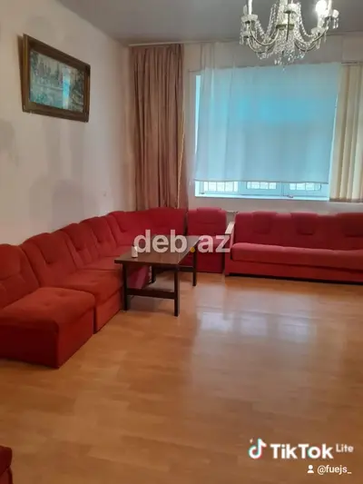 Satılır: həyət evi və torpaq sahəsi - Geniş zal: böyük pəncərələr — kiçik şəkil 1